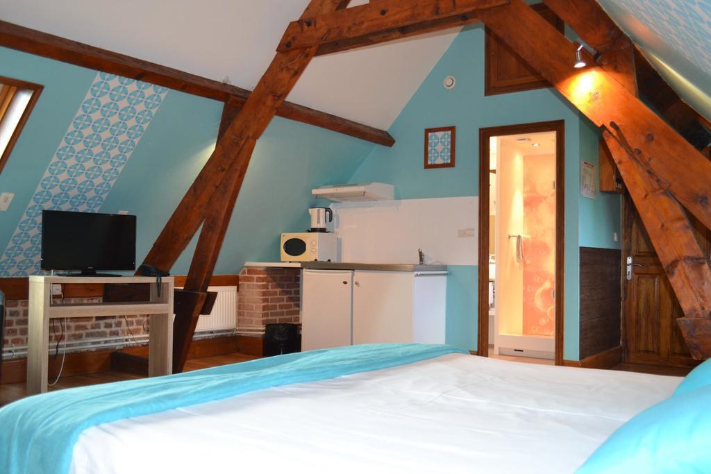 Le Domaine Des Cigognes Hotel Ennevelin Room photo