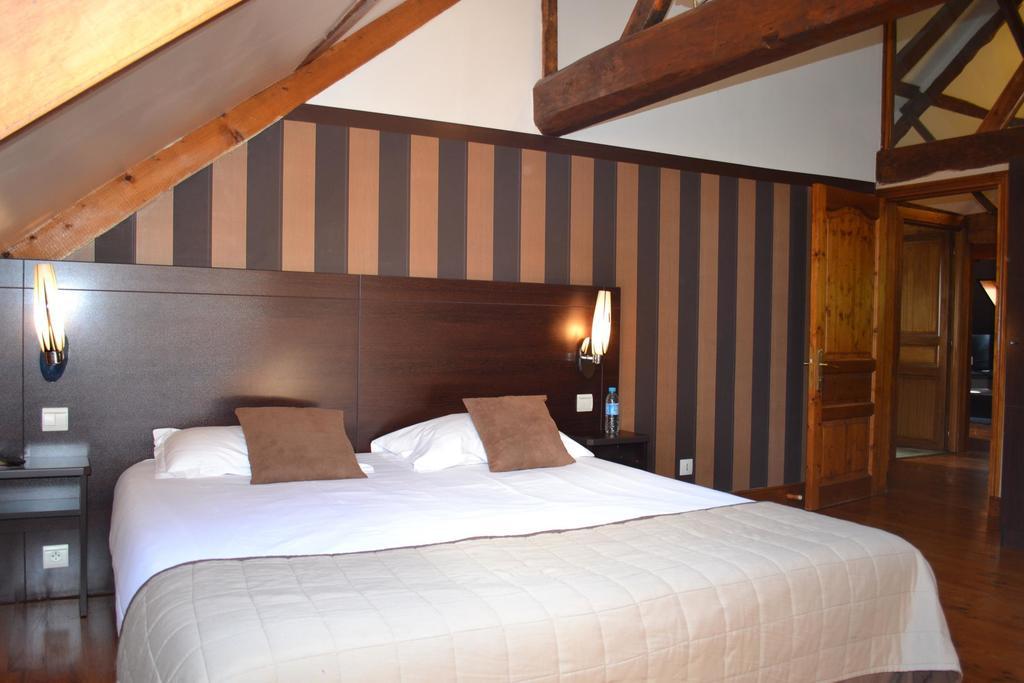 Le Domaine Des Cigognes Hotel Ennevelin Room photo