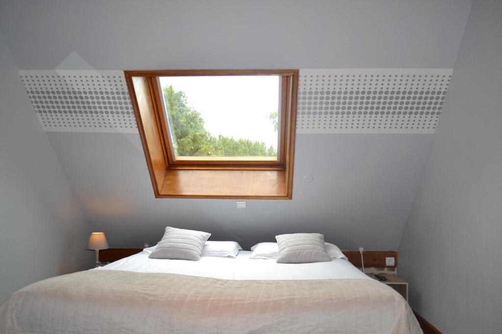 Le Domaine Des Cigognes Hotel Ennevelin Room photo