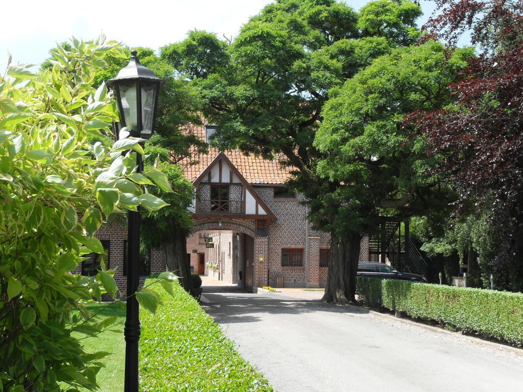 Le Domaine Des Cigognes Hotel Ennevelin Exterior photo